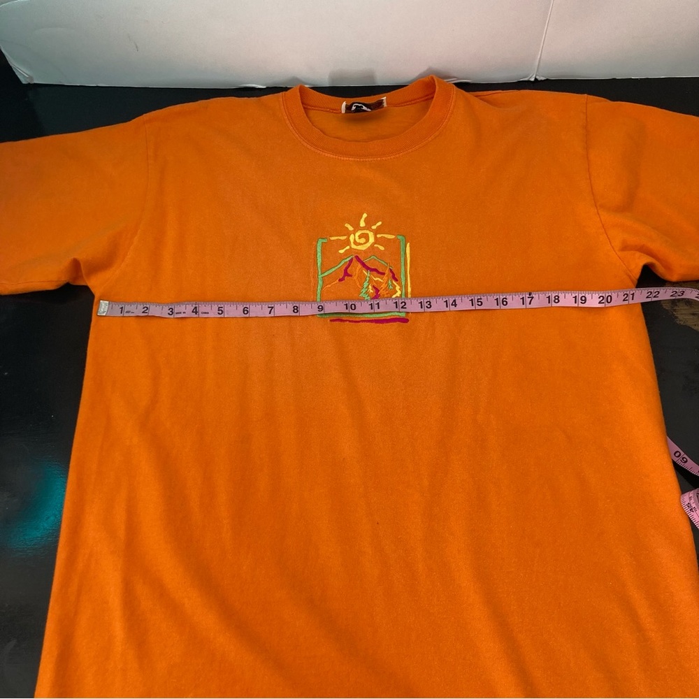 ✨ Vintage Y2K Time Square Sportswear Tee – Retro Vibes ✨ - Picture 9 of 10